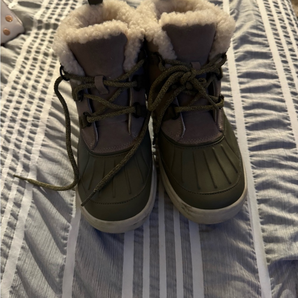 Nike Green Ankle Boots with Furry Lining